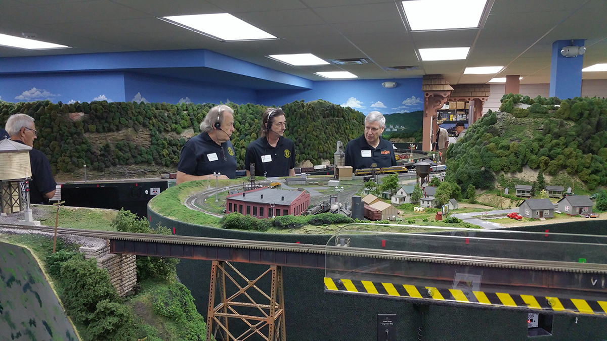Operating crews on Gerry Alber's Virginian layout take a break between layout tours.